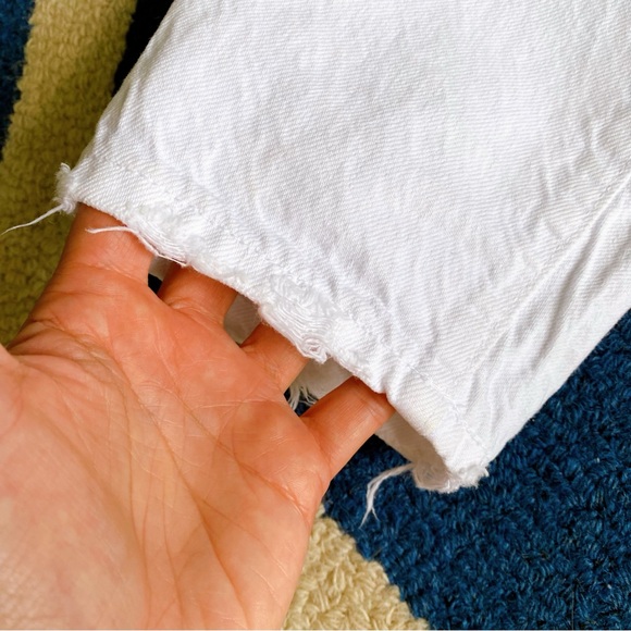 π ZARA WHITE HIGH WAIST DISTRESSED RAW HEM JEANS! - Picture 11 of 16